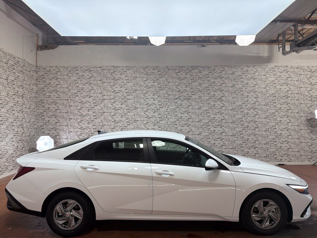 New 2026 Hyundai Elantra SE FWD image 8