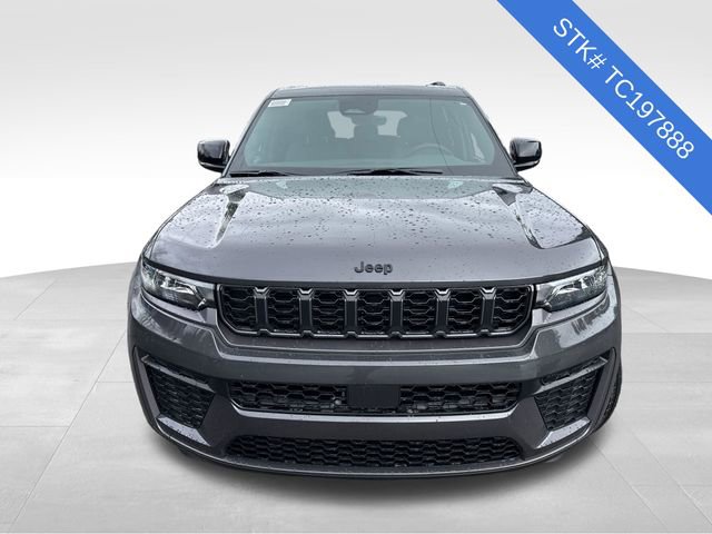 New 2026 Jeep Grand Cherokee Altitude image 2