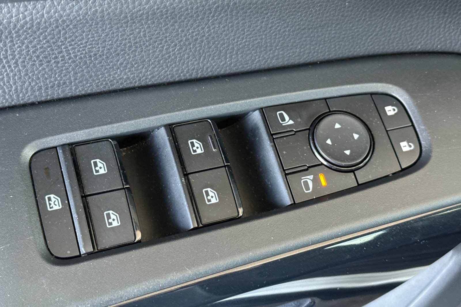 Certified 2025 Nissan Pathfinder SV FWD image 14