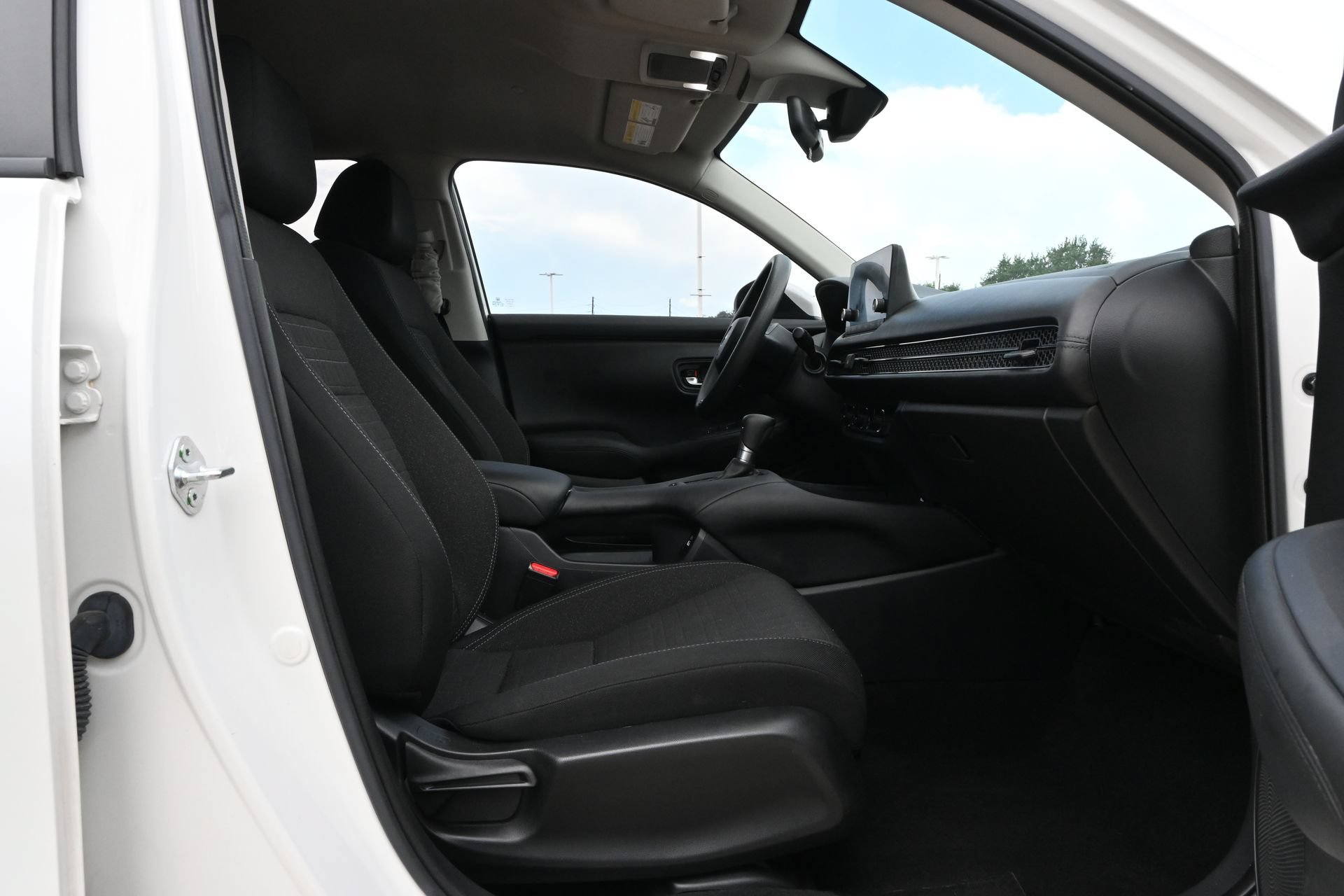 Used 2023 Honda HR-V LX image 22