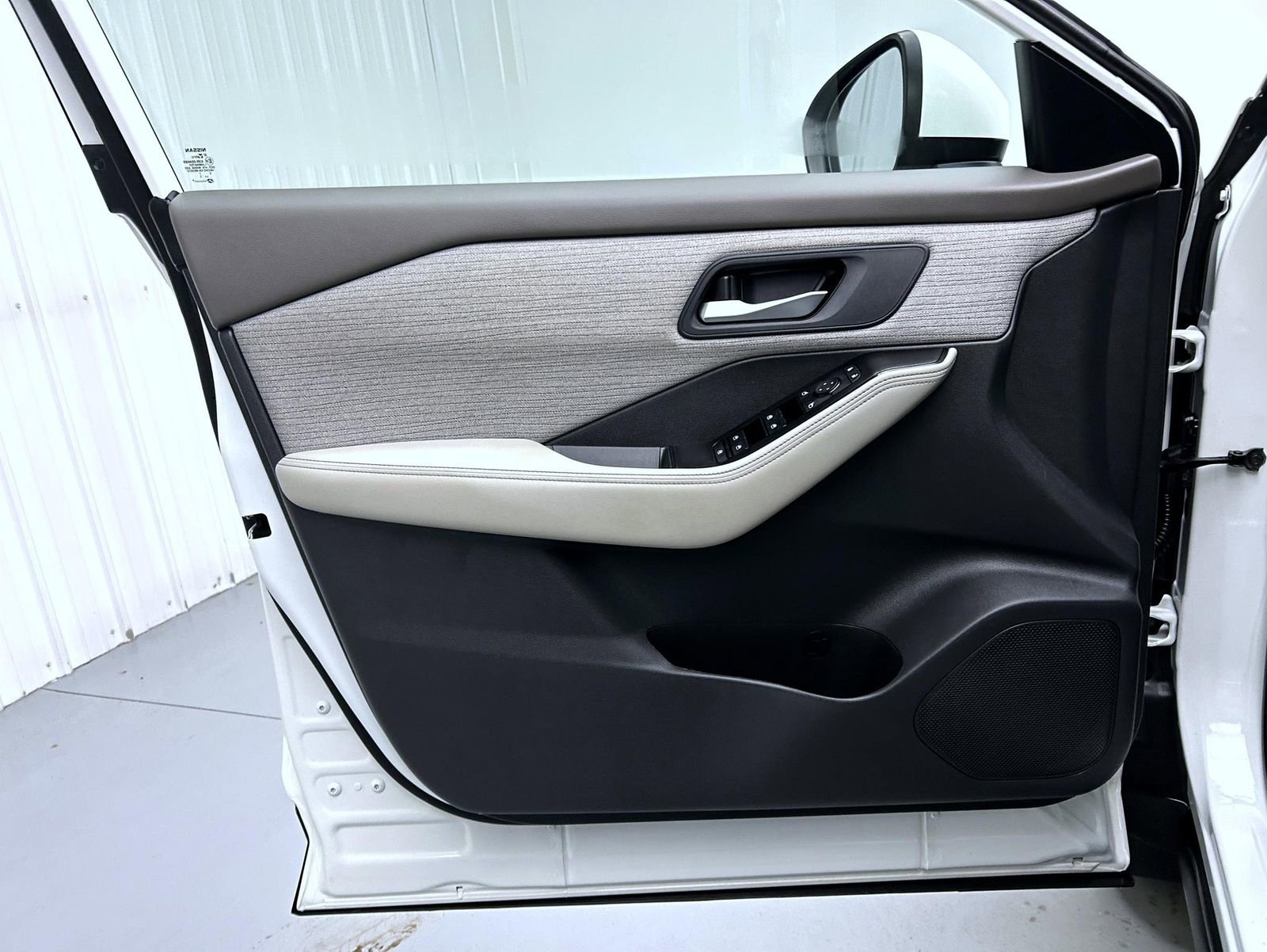 Used 2022 Nissan Rogue SV image 9