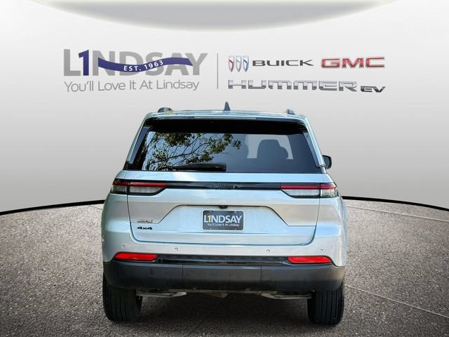 Used 2025 Jeep Grand Cherokee Altitude AWD/4WD image 4