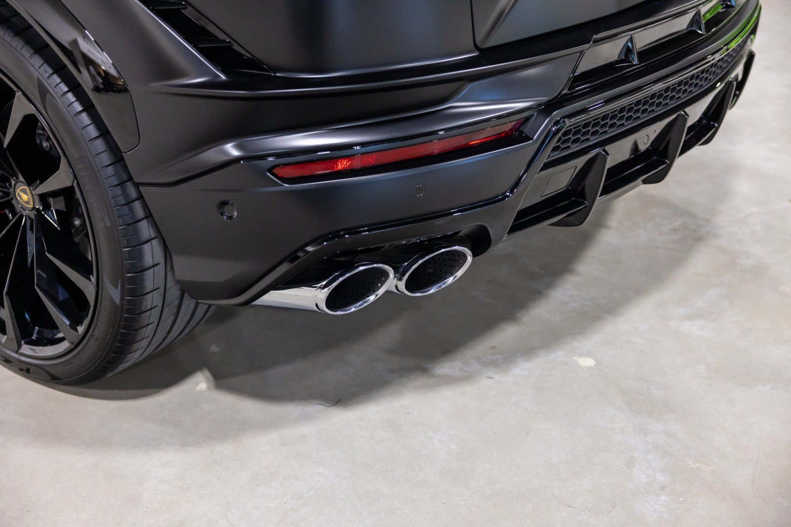 Used 2024 Lamborghini Urus S AWD/4WD image 16