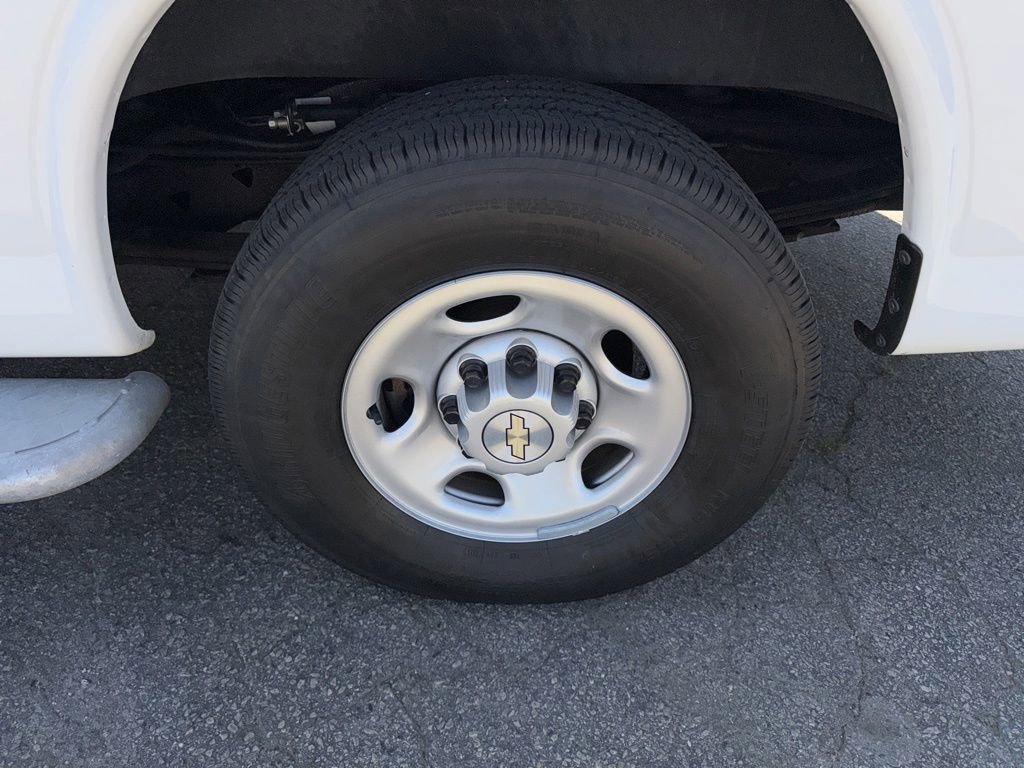 Used 2024 Chevrolet Express 2500 w/ Driver Convenience Package RWD image 26