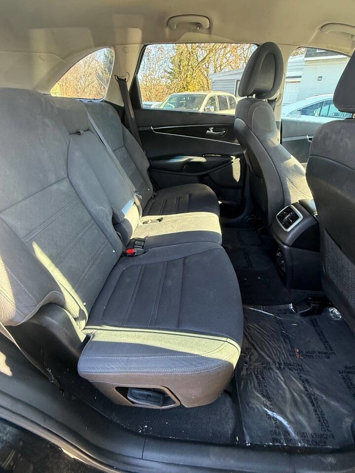 Used 2016 Kia Sorento FWD image 16