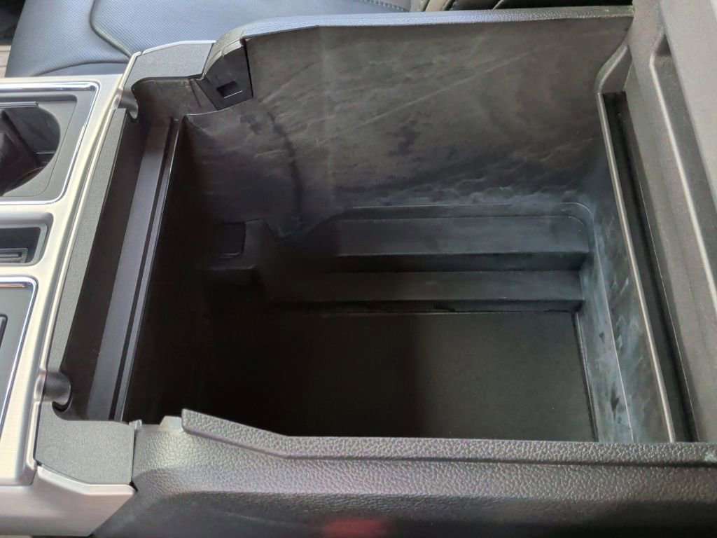 Used 2016 Ford F150 Platinum w/ Equipment Group 701A Luxury image 40