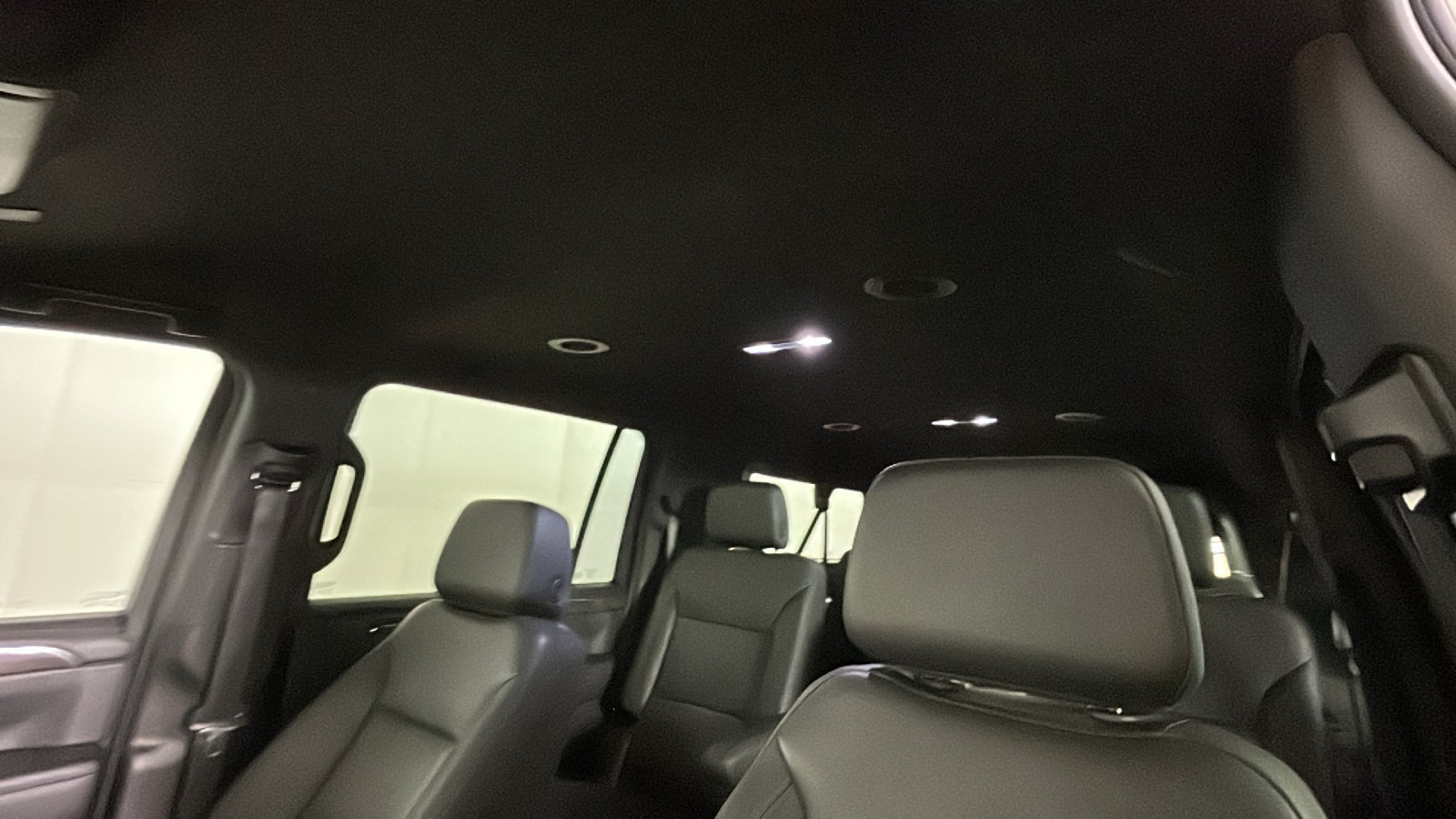 Used 2022 Chevrolet Suburban LT AWD/4WD image 16