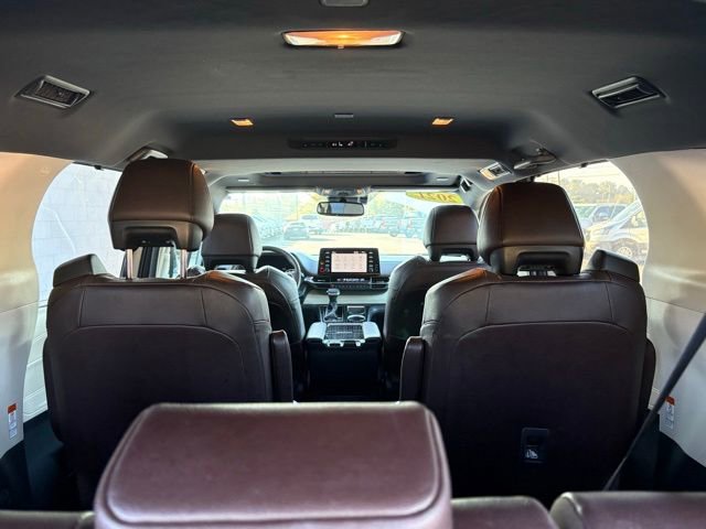 Used 2021 Toyota Sienna Platinum image 31