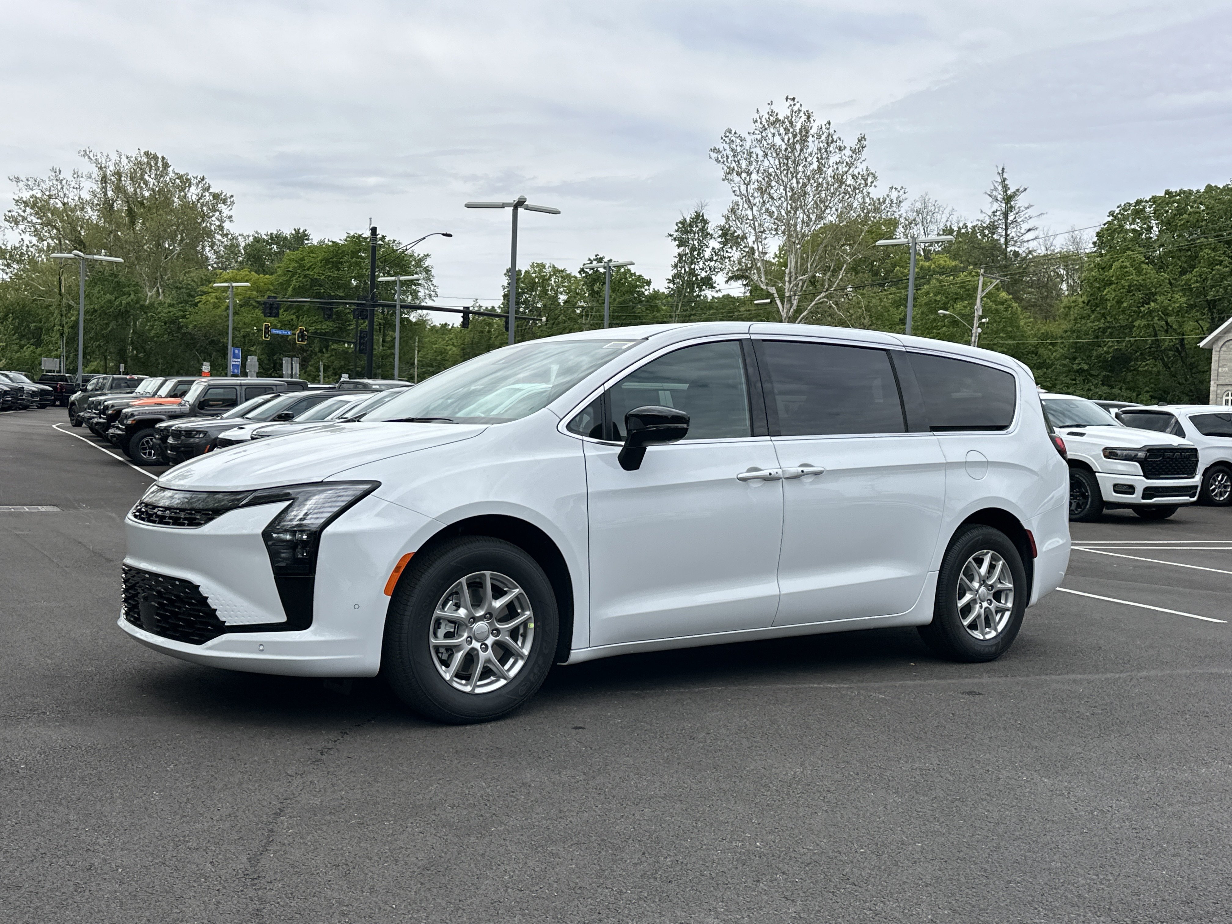 New 2027 Chrysler Pacifica Select w/ Family Tech Group FWD image 22