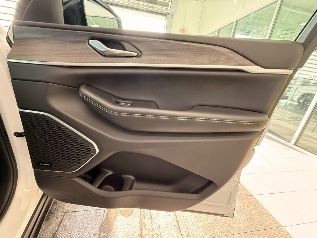 Used 2024 Jeep Grand Cherokee Limited 4xe w/ Luxury Tech Group II image 43