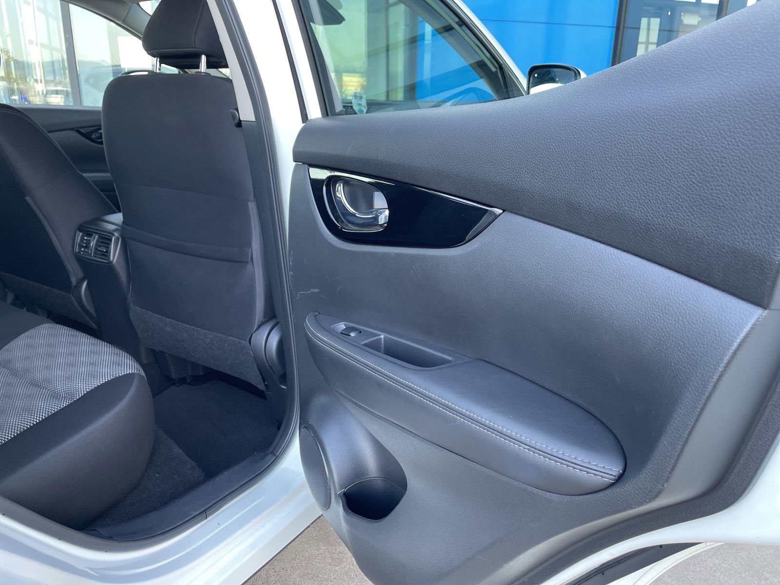 Used 2022 Nissan Rogue Sport SV image 13