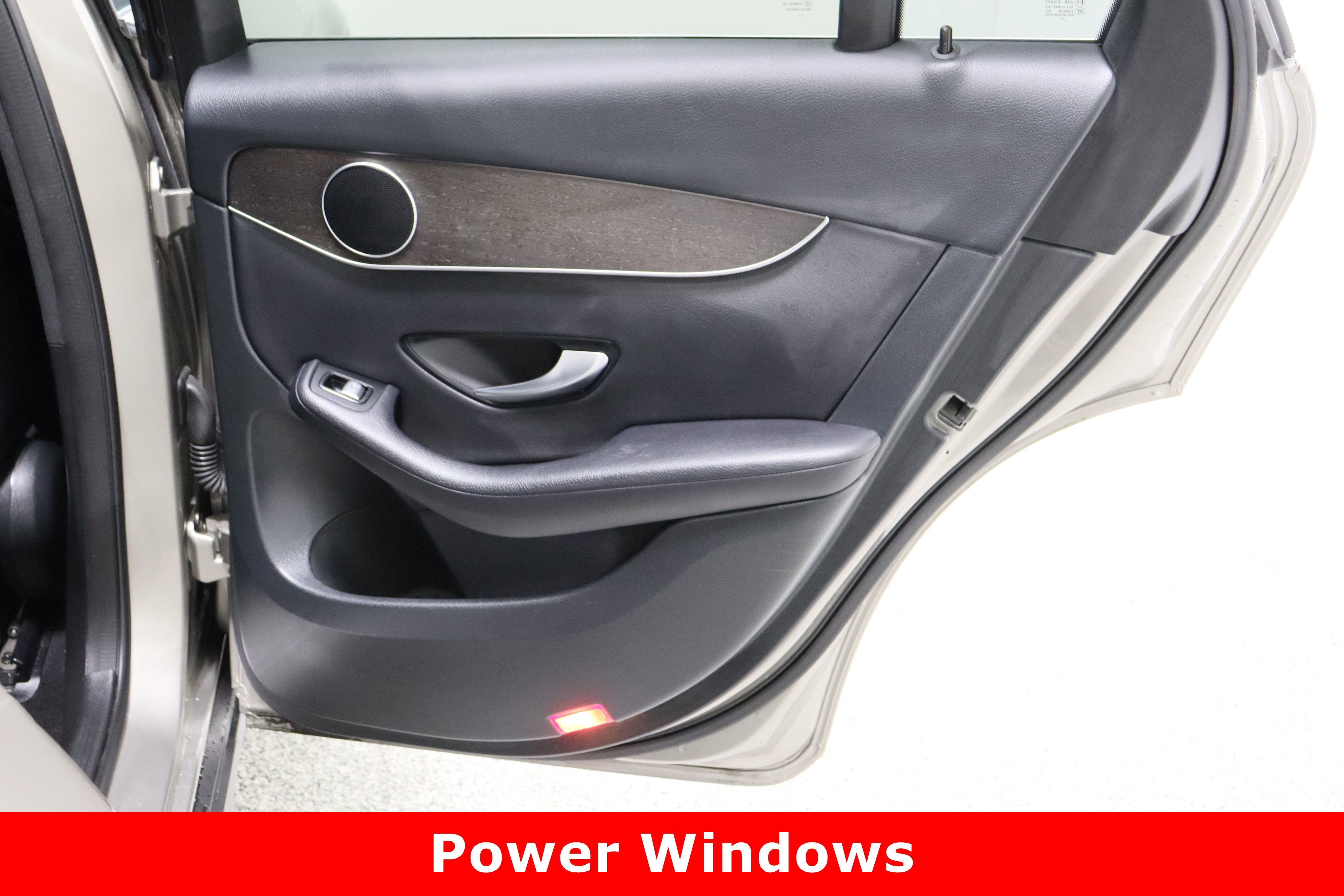 Used 2020 Mercedes-Benz GLC 300 4MATIC image 36