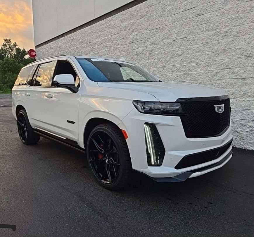 Certified 2024 Cadillac Escalade V w/ LPO, ONYX Package AWD/4WD image 8