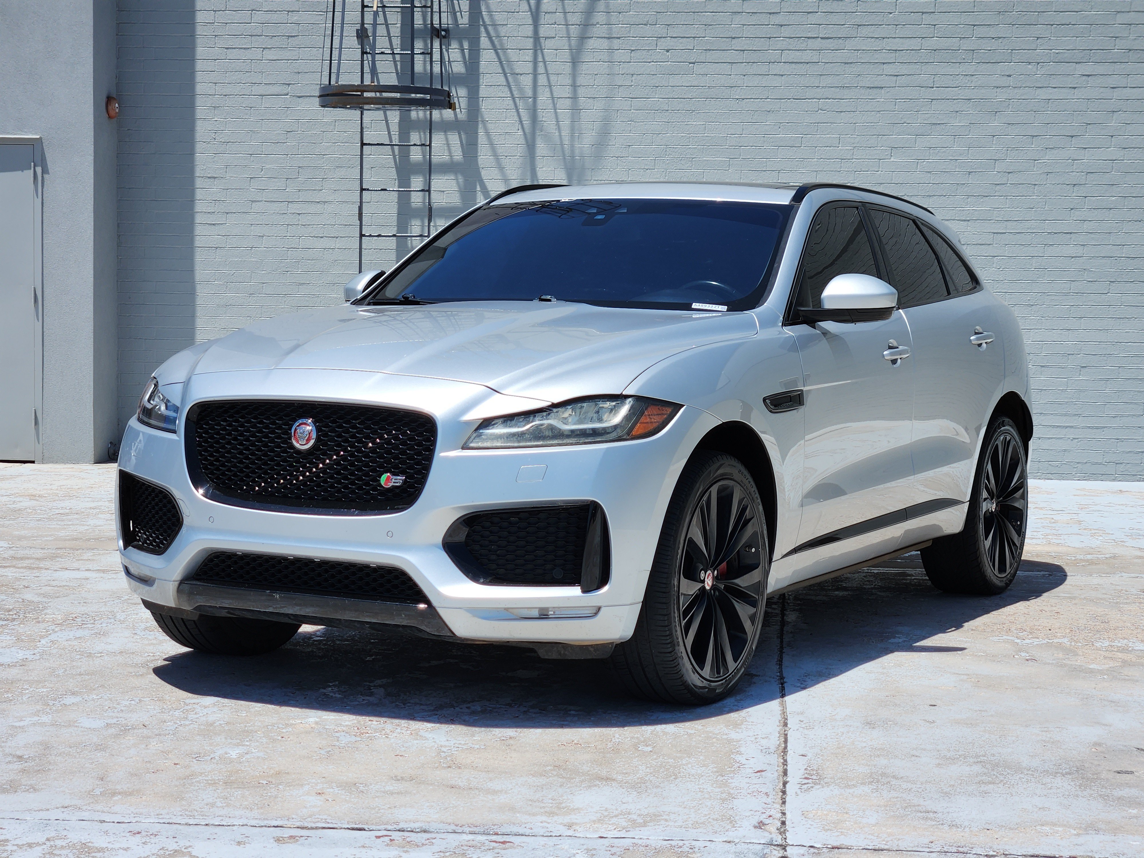 Used 2017 Jaguar F-PACE S AWD/4WD image 3