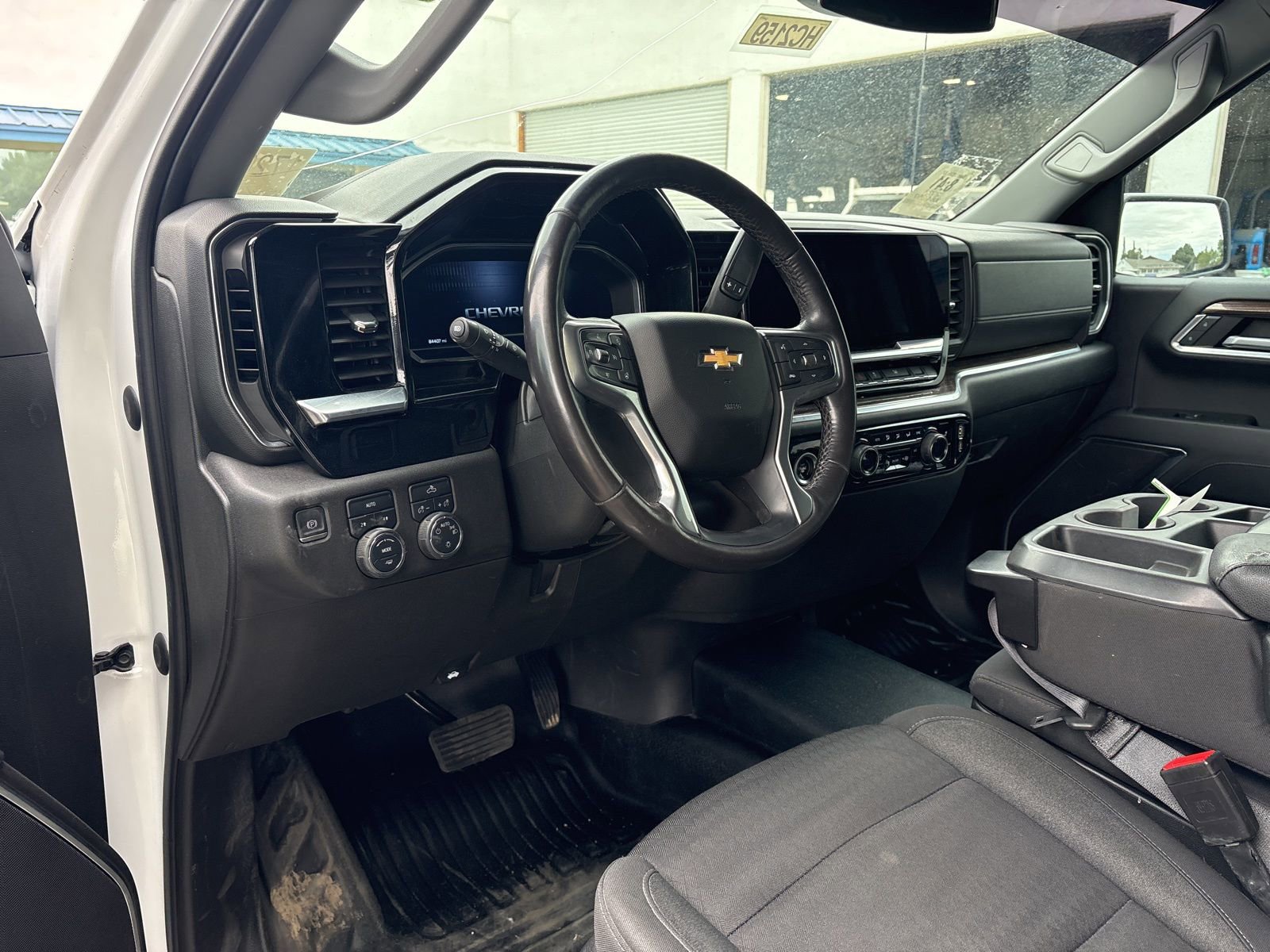 Used 2023 Chevrolet Silverado 1500 LT AWD/4WD image 5