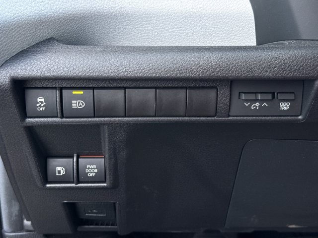 Certified 2025 Toyota Sienna XLE FWD image 24