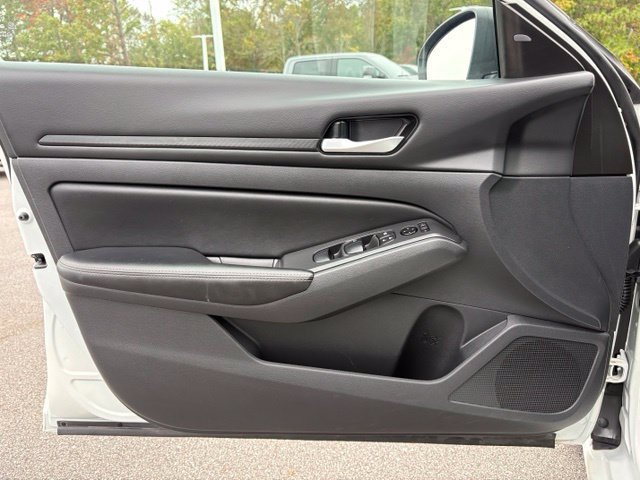 Used 2025 Nissan Altima 2.5 SV FWD image 10