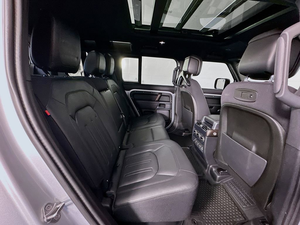 Used 2020 Land Rover Defender 110 X image 28