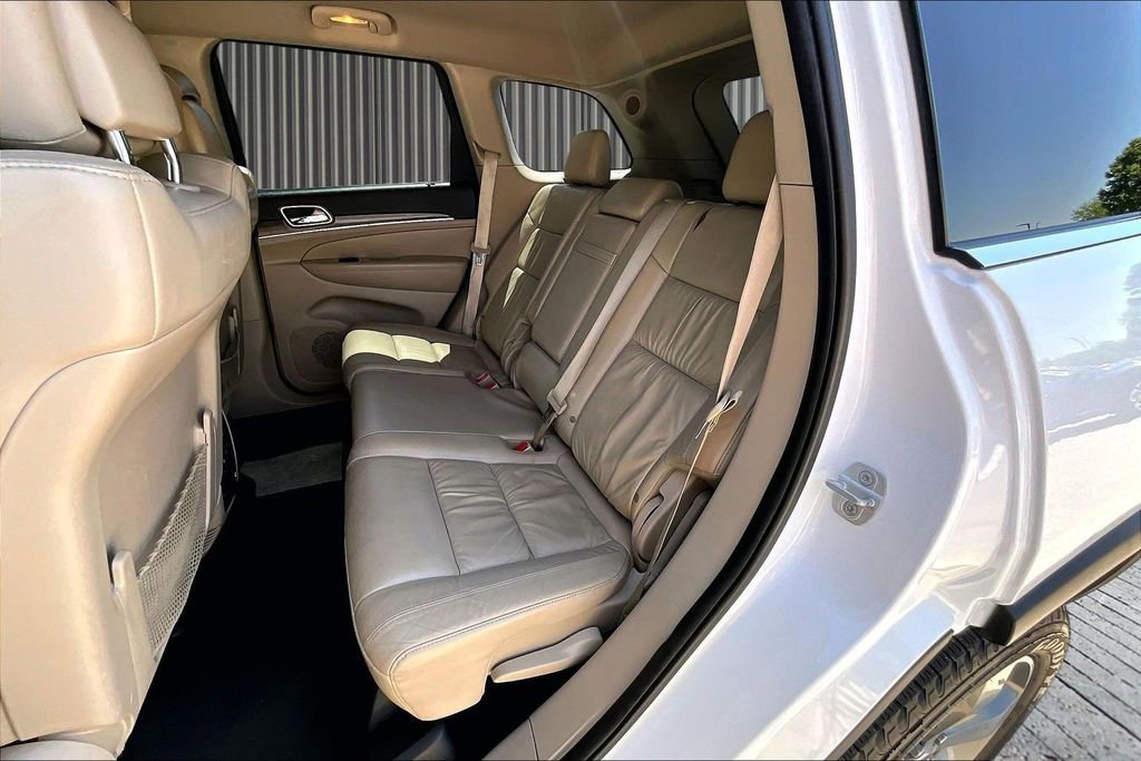 Used 2014 Jeep Grand Cherokee Limited w/ Mopar Chrome Edition Group image 26