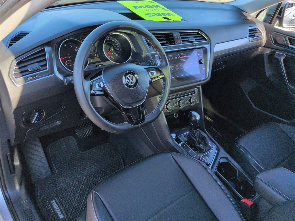 Used 2021 Volkswagen Tiguan SE w/ Panoramic Sunroof Package image 14