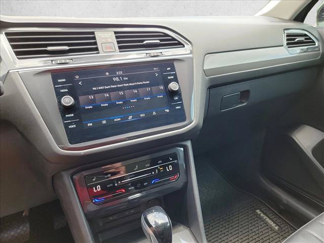 Used 2024 Volkswagen Tiguan SE w/ Panoramic Sunroof Package FWD image 19
