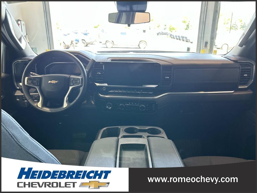 Used 2024 Chevrolet Silverado 1500 LT AWD/4WD image 16