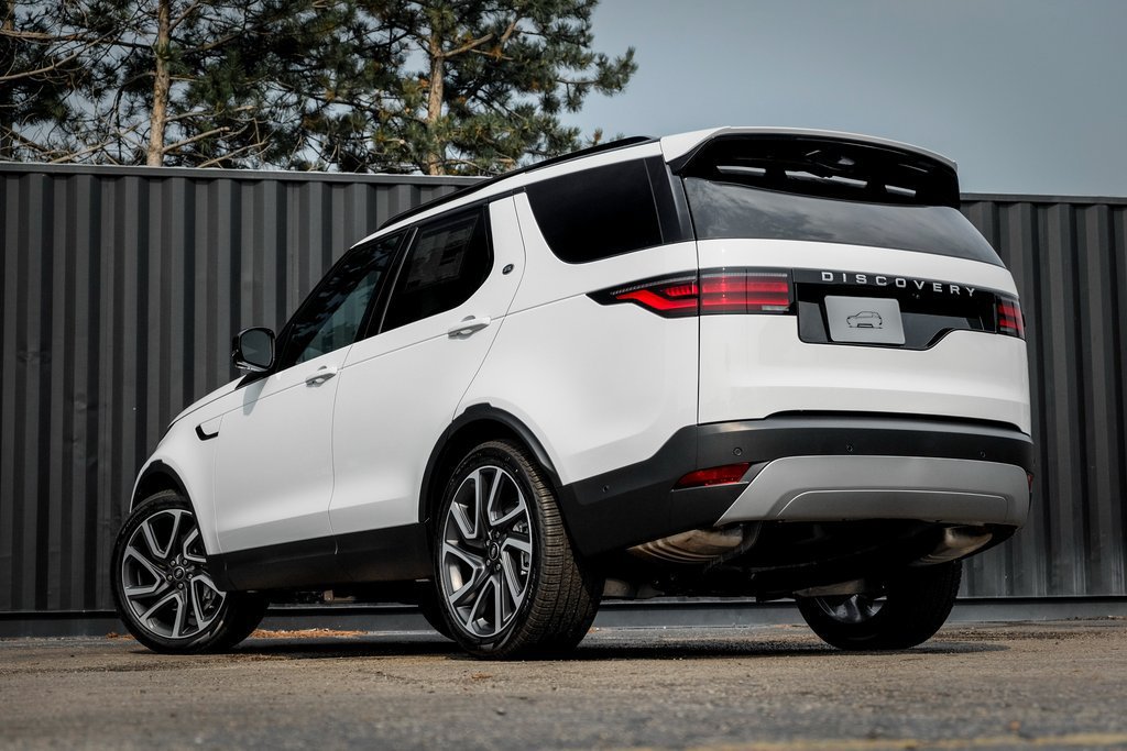 Used 2025 Land Rover Discovery S AWD/4WD image 2