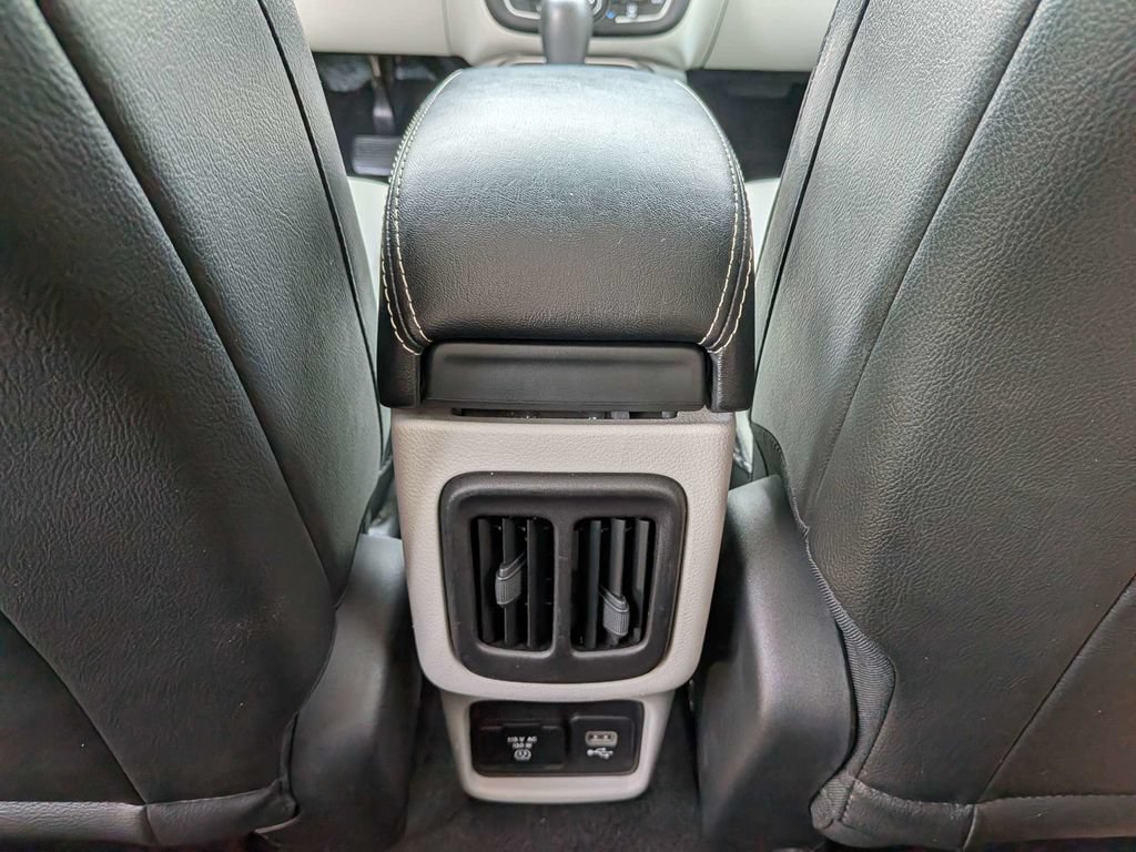 Used 2019 Jeep Compass Latitude FWD image 16