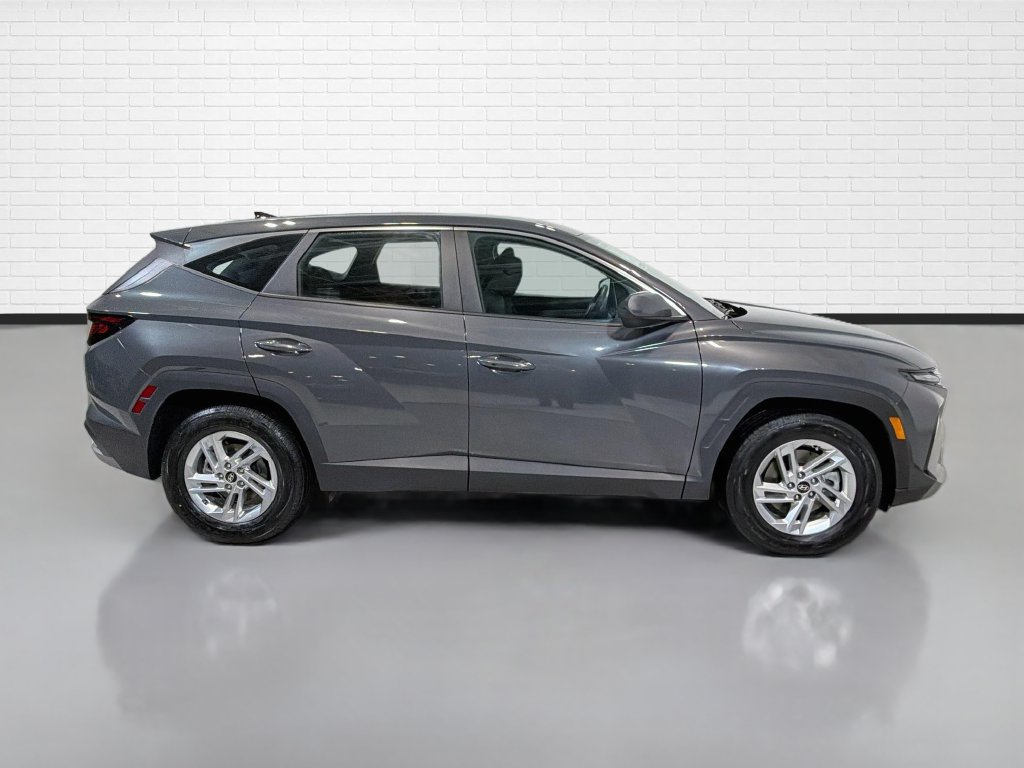 Used 2025 Hyundai Tucson SE FWD image 10