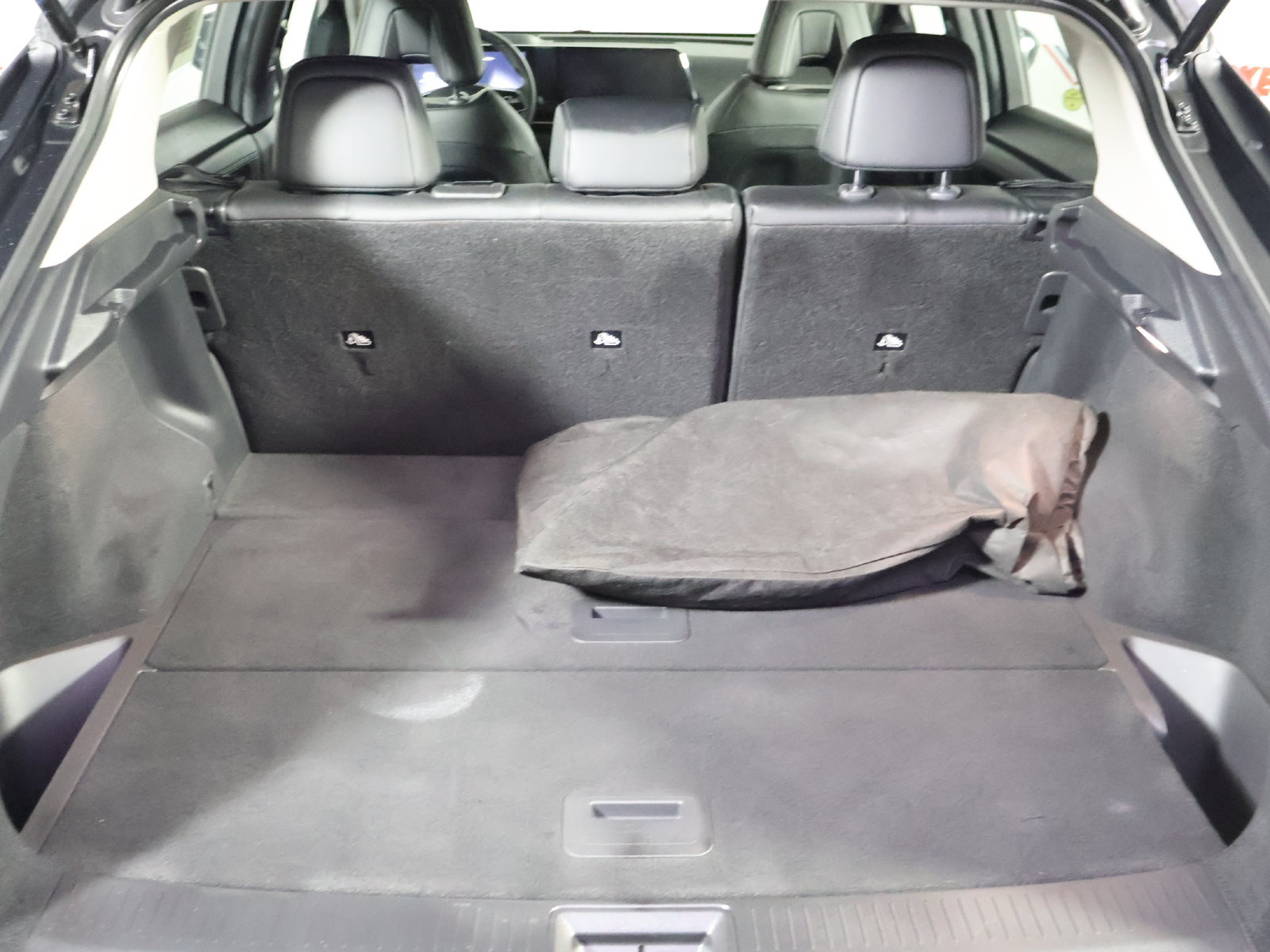 Used 2024 Nissan Ariya AWD image 10