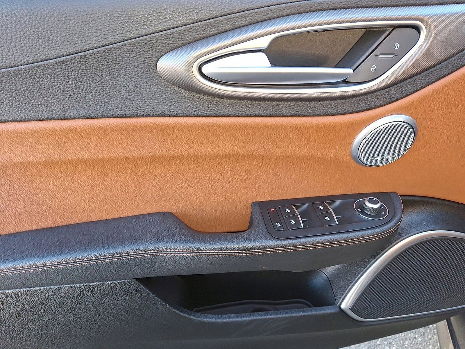 Used 2019 Alfa Romeo Giulia Ti Sport w/ Quick Order Package 22S Sport image 10