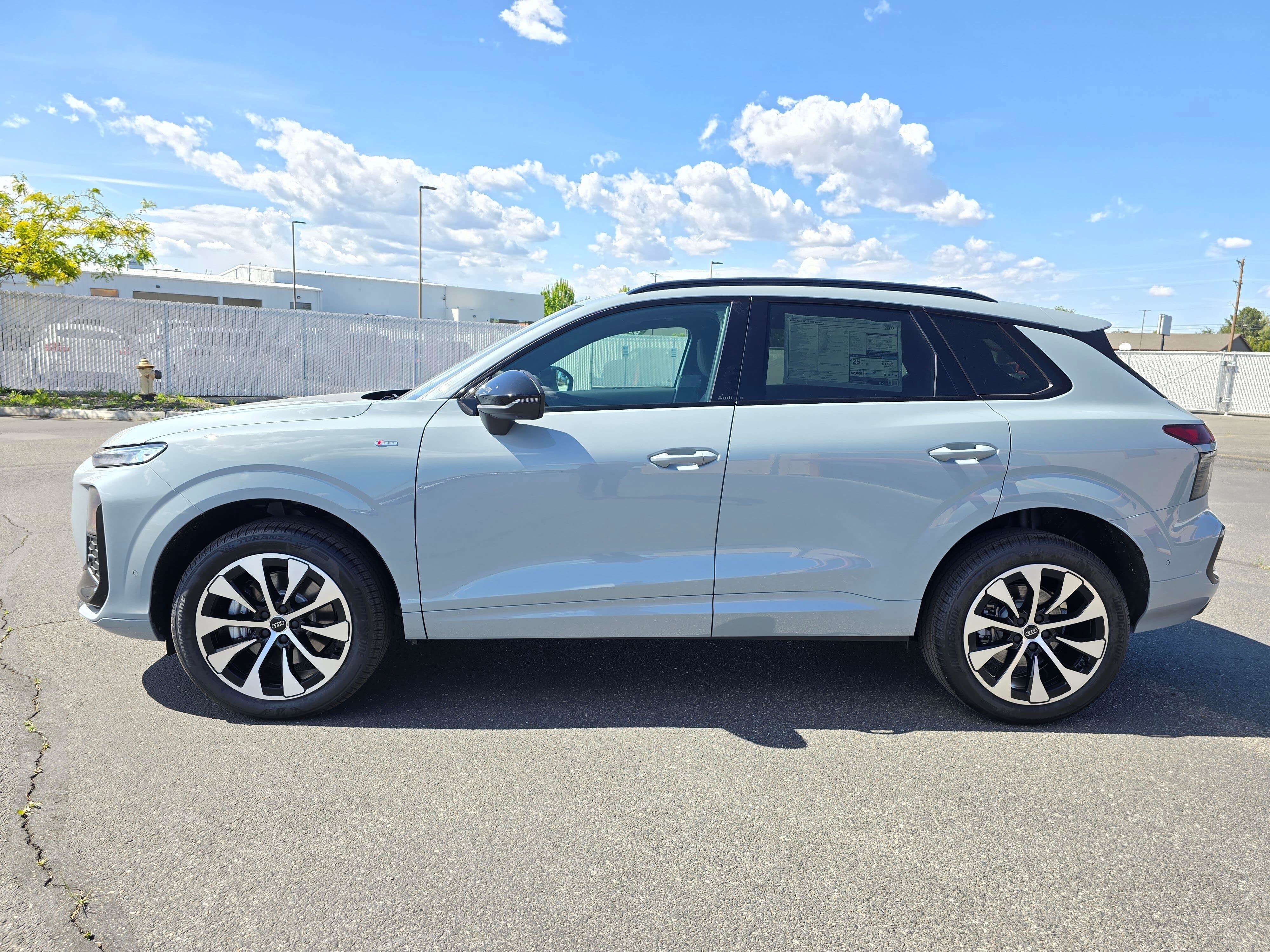New 2026 Audi Q3 quattro 2.0T AWD/4WD image 3