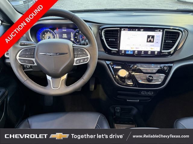 Used 2025 Chrysler Pacifica Select FWD image 11