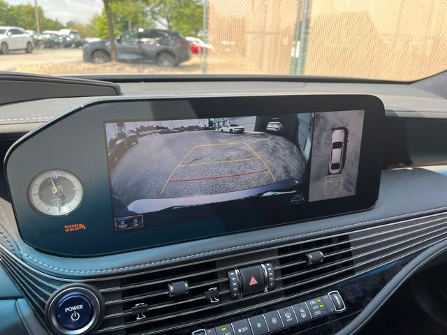 Used 2021 Lexus LS 500h AWD image 16