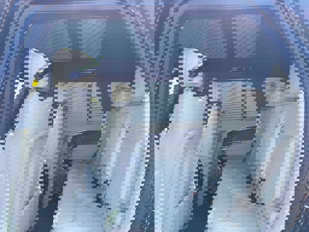 Used 2025 Land Rover Range Rover SE image 17