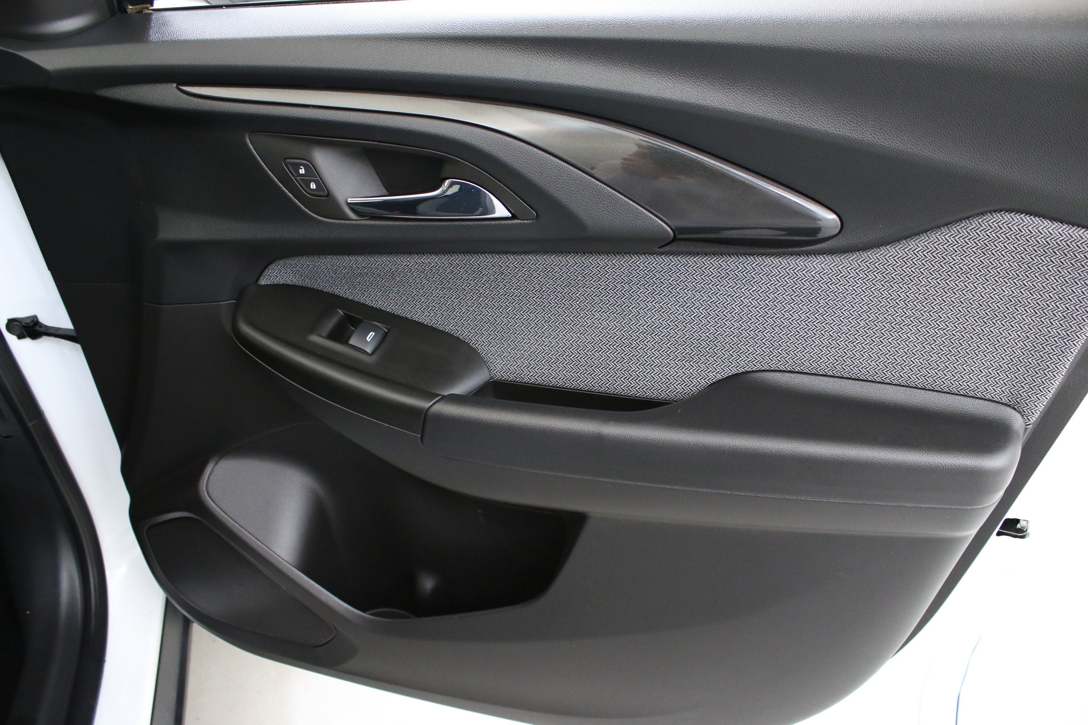 Used 2023 Chevrolet TrailBlazer LT image 32