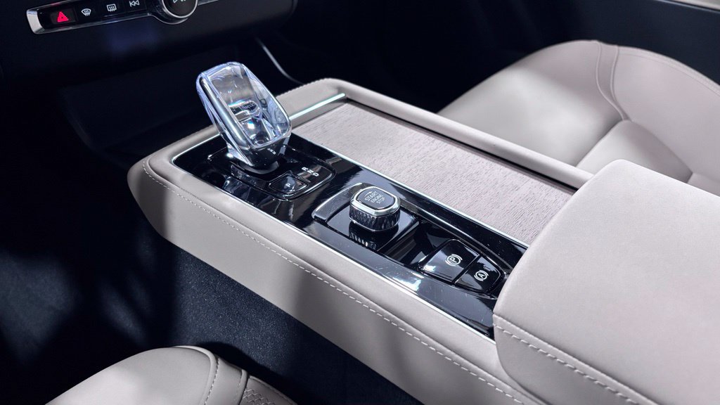 Certified 2026 Volvo XC90 B6 Plus AWD/4WD image 15