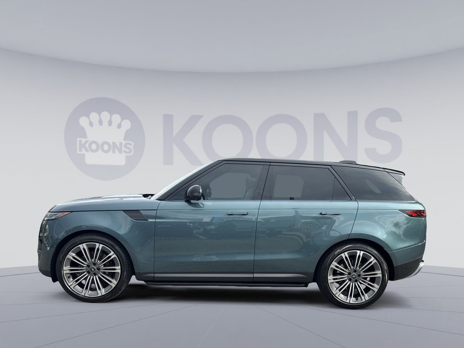 Used 2024 Land Rover Range Rover Sport SE AWD/4WD image 2