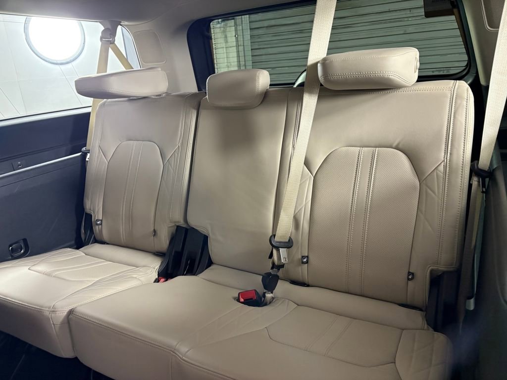 Certified 2024 Ford Expedition Max Platinum image 32
