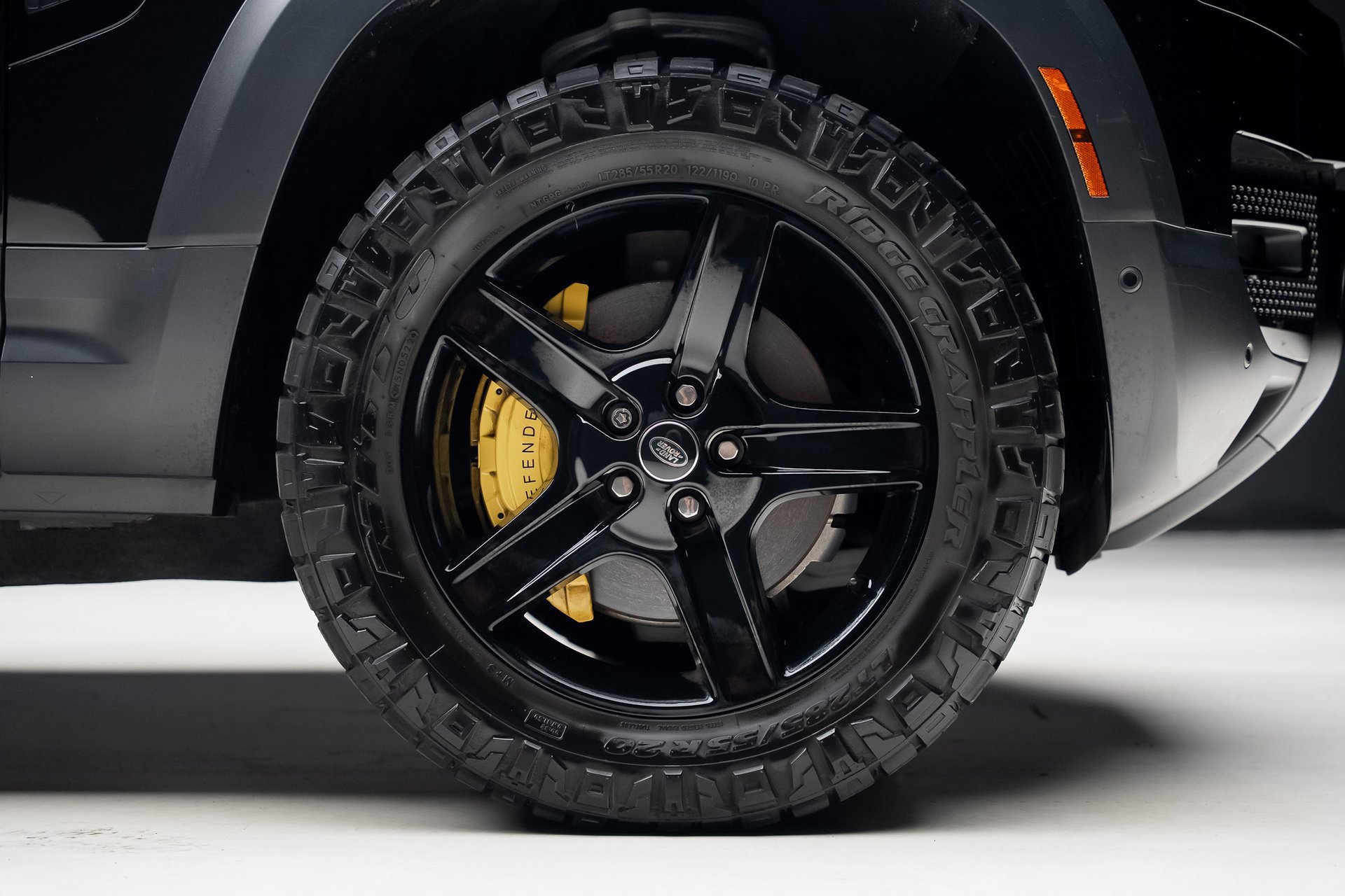 Used 2022 Land Rover Defender 110 SE image 39