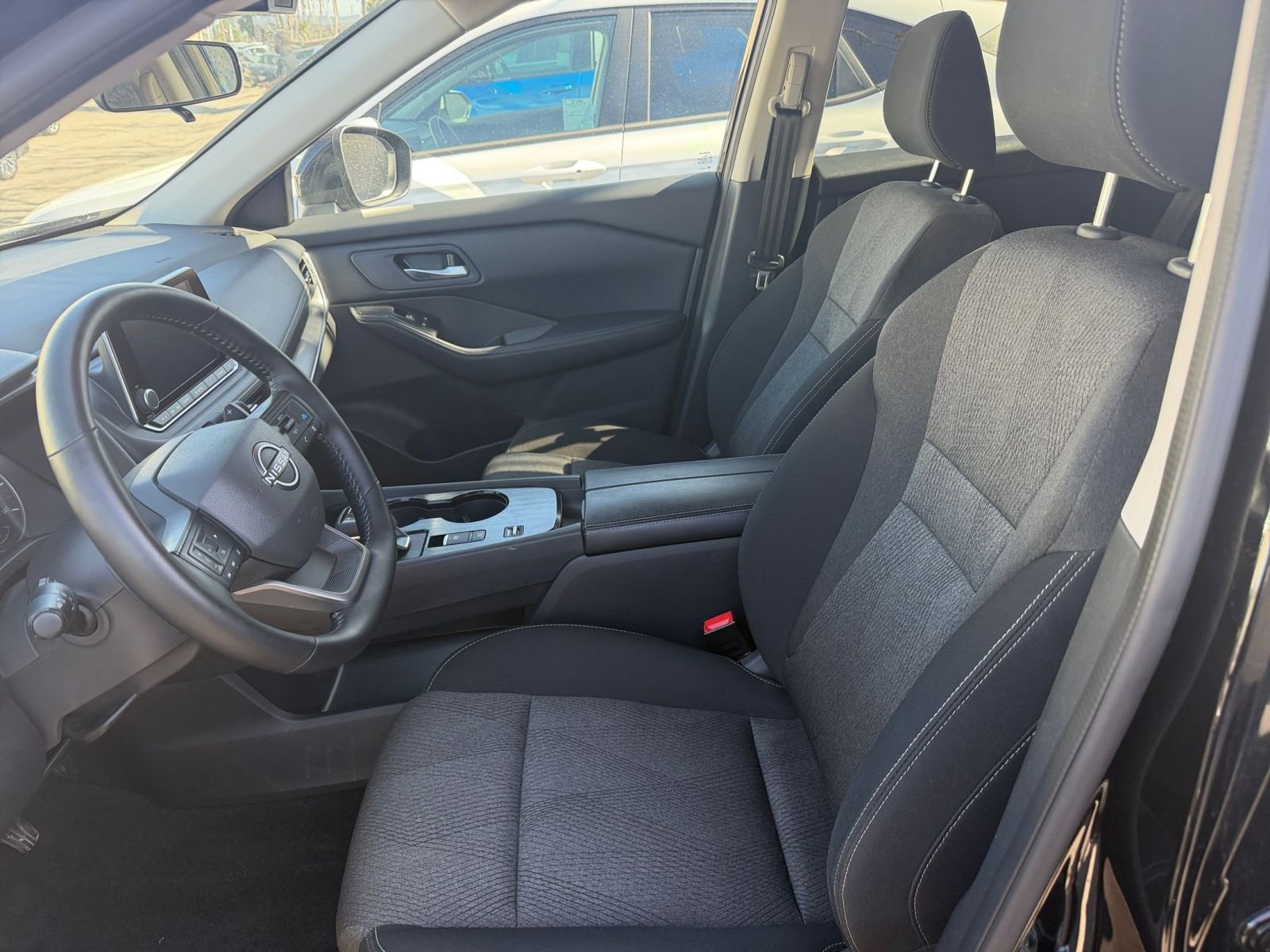 Used 2025 Nissan Rogue SV FWD image 38
