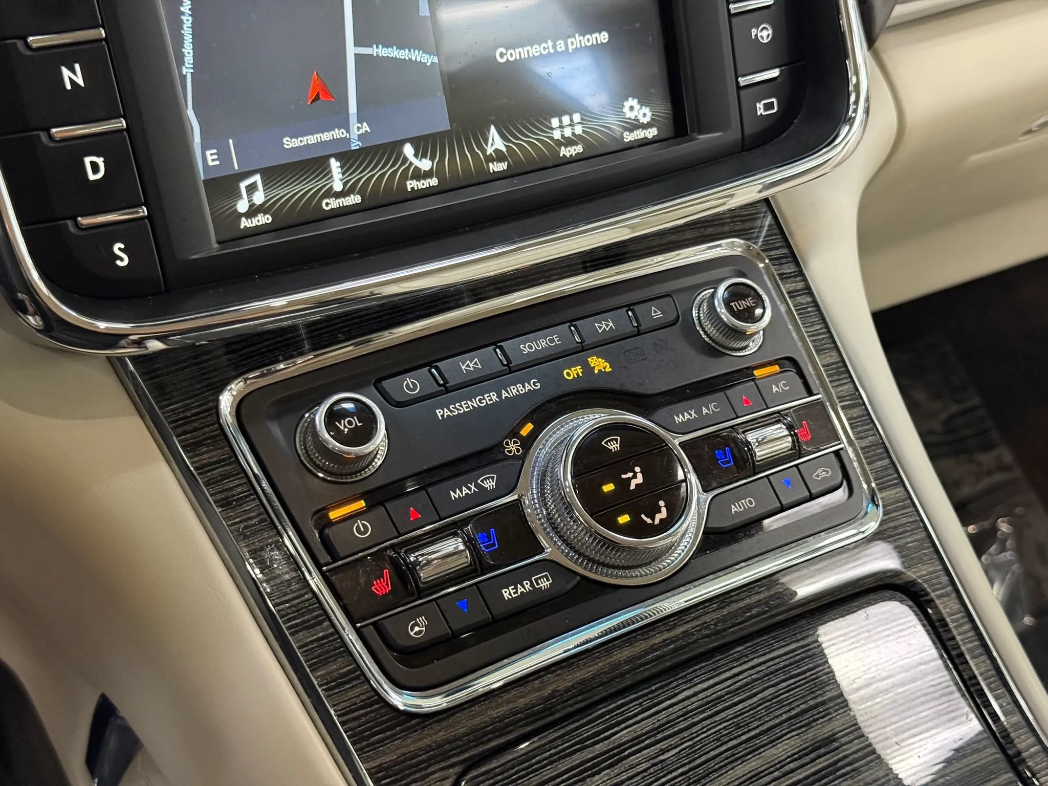 Used 2017 Lincoln Continental Black Label w/ Technology Package FWD image 29