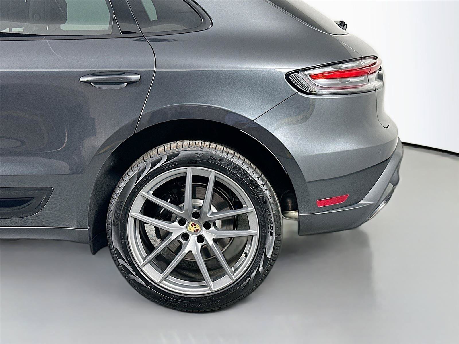 Certified 2025 Porsche Macan AWD/4WD image 12