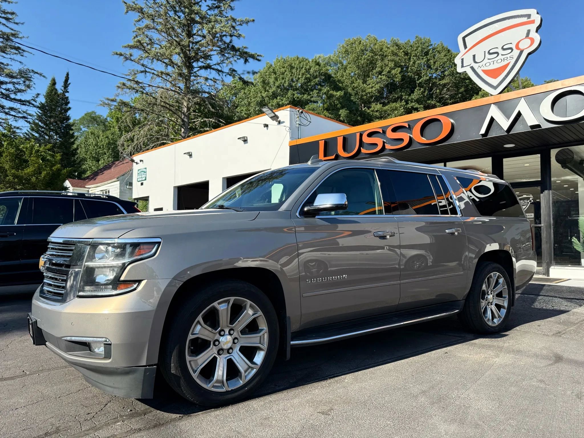 Used 2017 Chevrolet Suburban Premier image 4