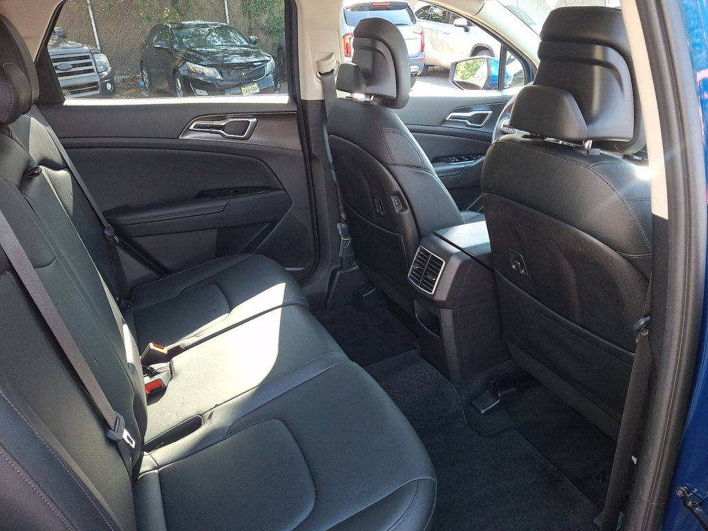 Used 2024 Kia Sportage EX image 17
