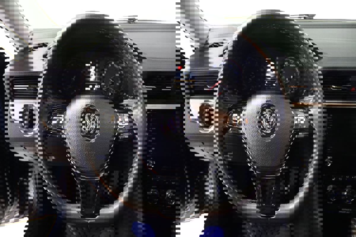 Used 2021 Volkswagen Passat 2.0T SE image 32