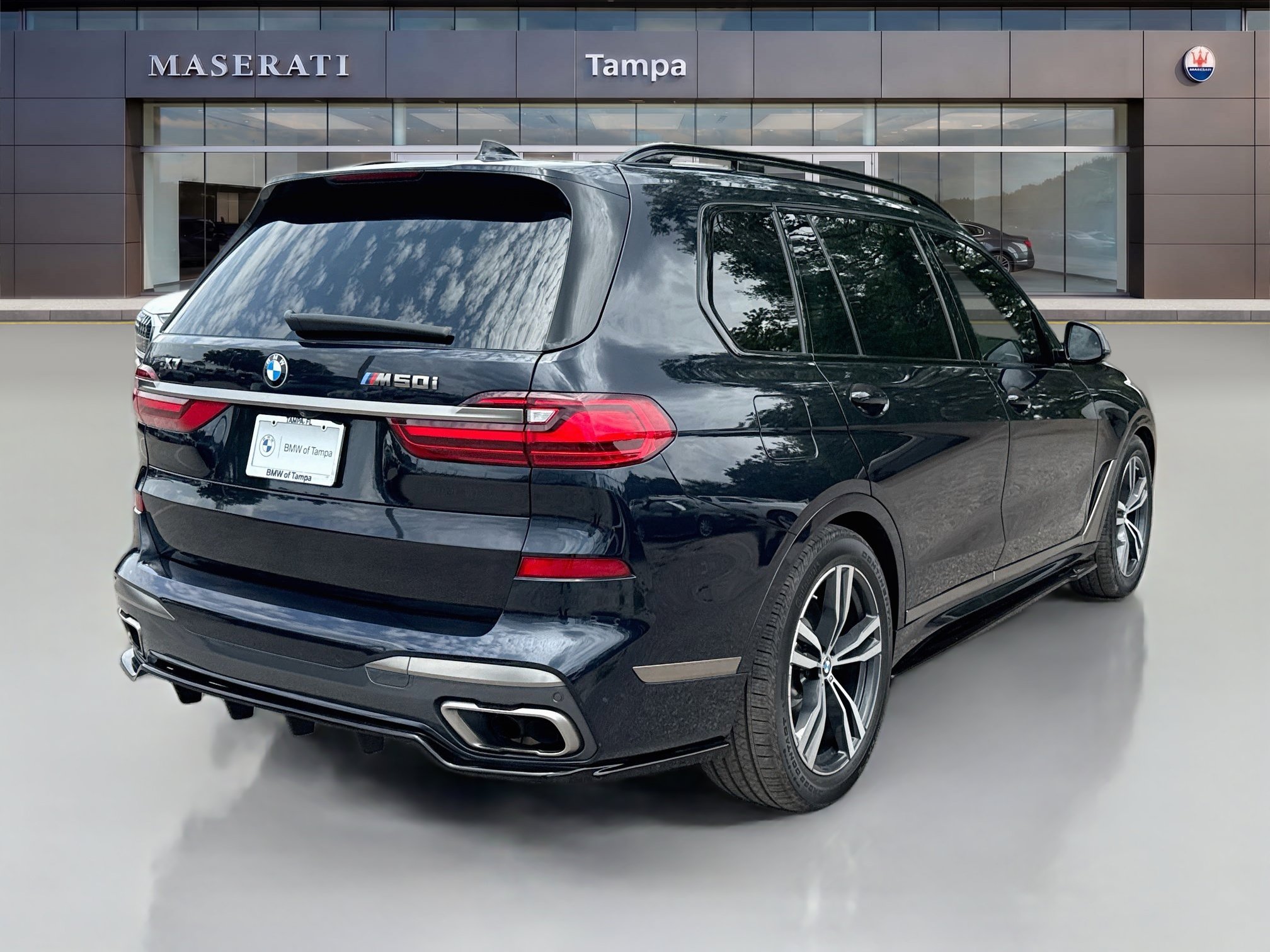 Used 2022 BMW X7 M50i w/ Executive Package AWD/4WD image 3