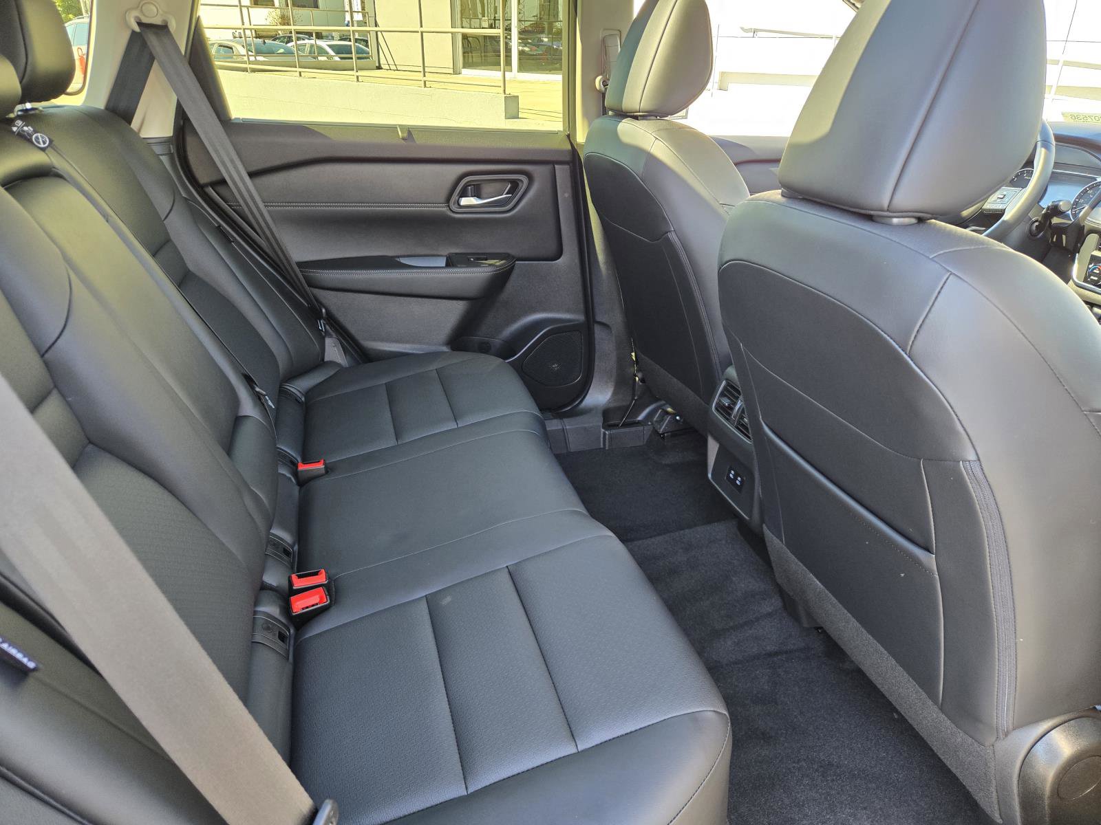 Used 2024 Nissan Rogue SV w/ SV Premium Package FWD image 30