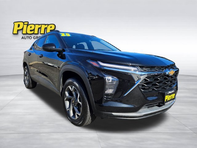 Used 2025 Chevrolet Trax LT FWD image 8
