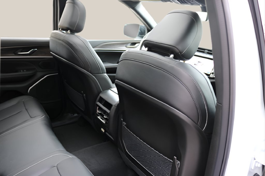 New 2027 Jeep Grand Cherokee Limited AWD/4WD image 19